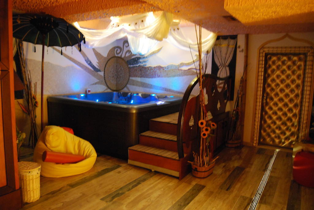 2 Kitarrat Boutique Hotel & Spa ドゥラス エクステリア 写真
