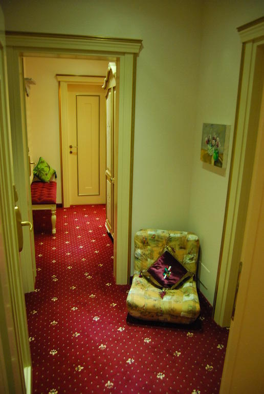2 Kitarrat Boutique Hotel & Spa ドゥラス エクステリア 写真