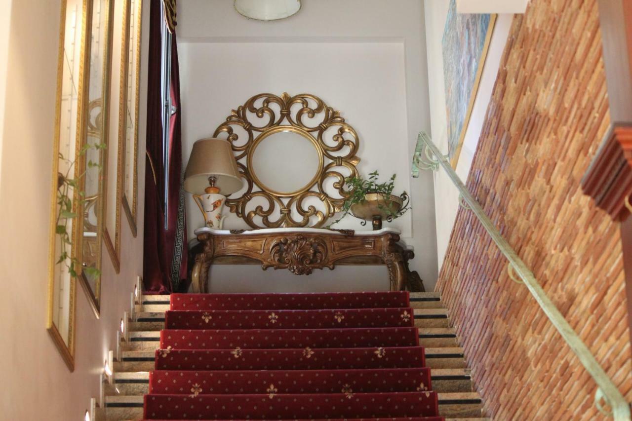 2 Kitarrat Boutique Hotel & Spa ドゥラス エクステリア 写真